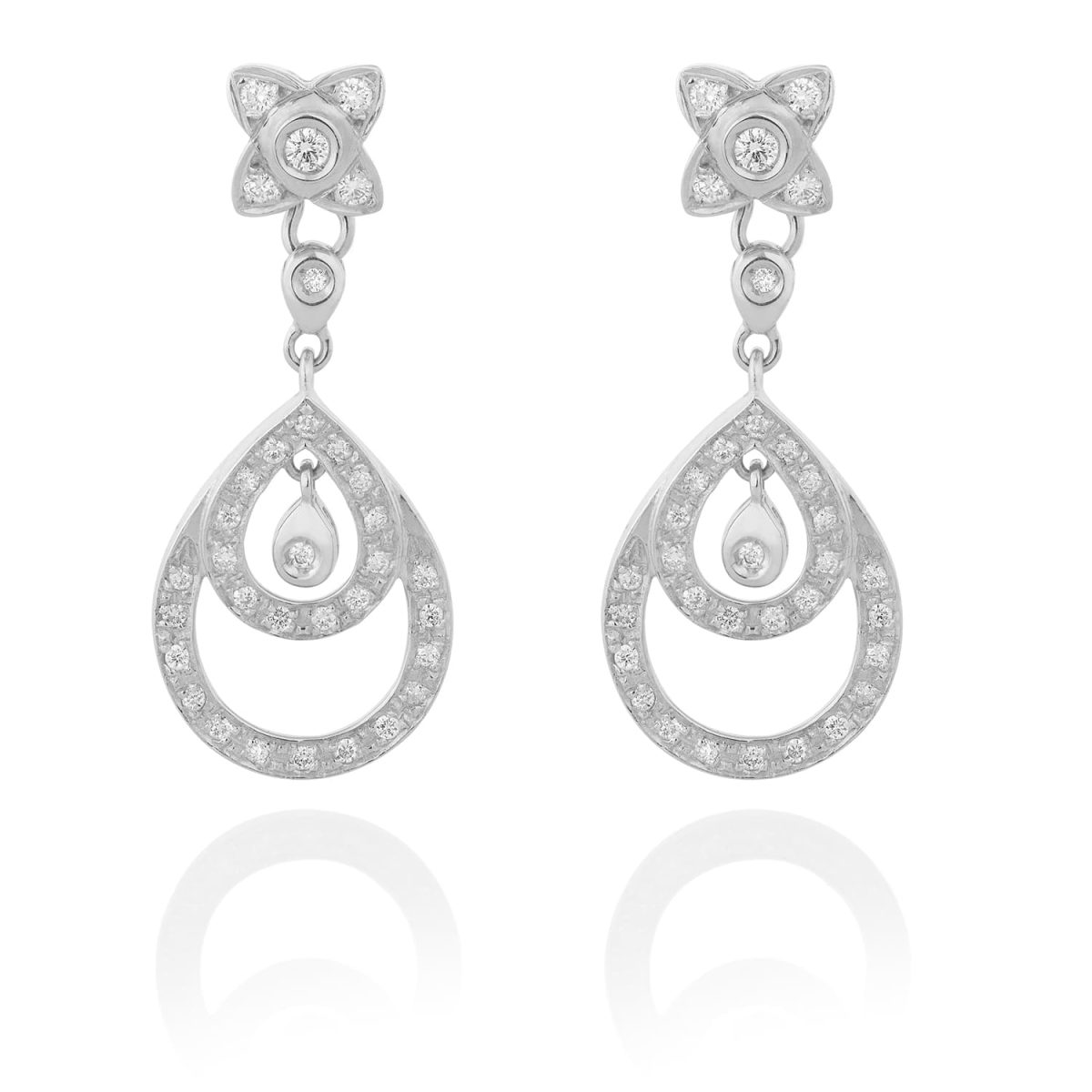 Pendientes Ensemble Pendientes de oro blanco de 18K compuestos de dos partes que nos ofrece una doble versión día-noche con 0,60ct de diamantes talla brillante.