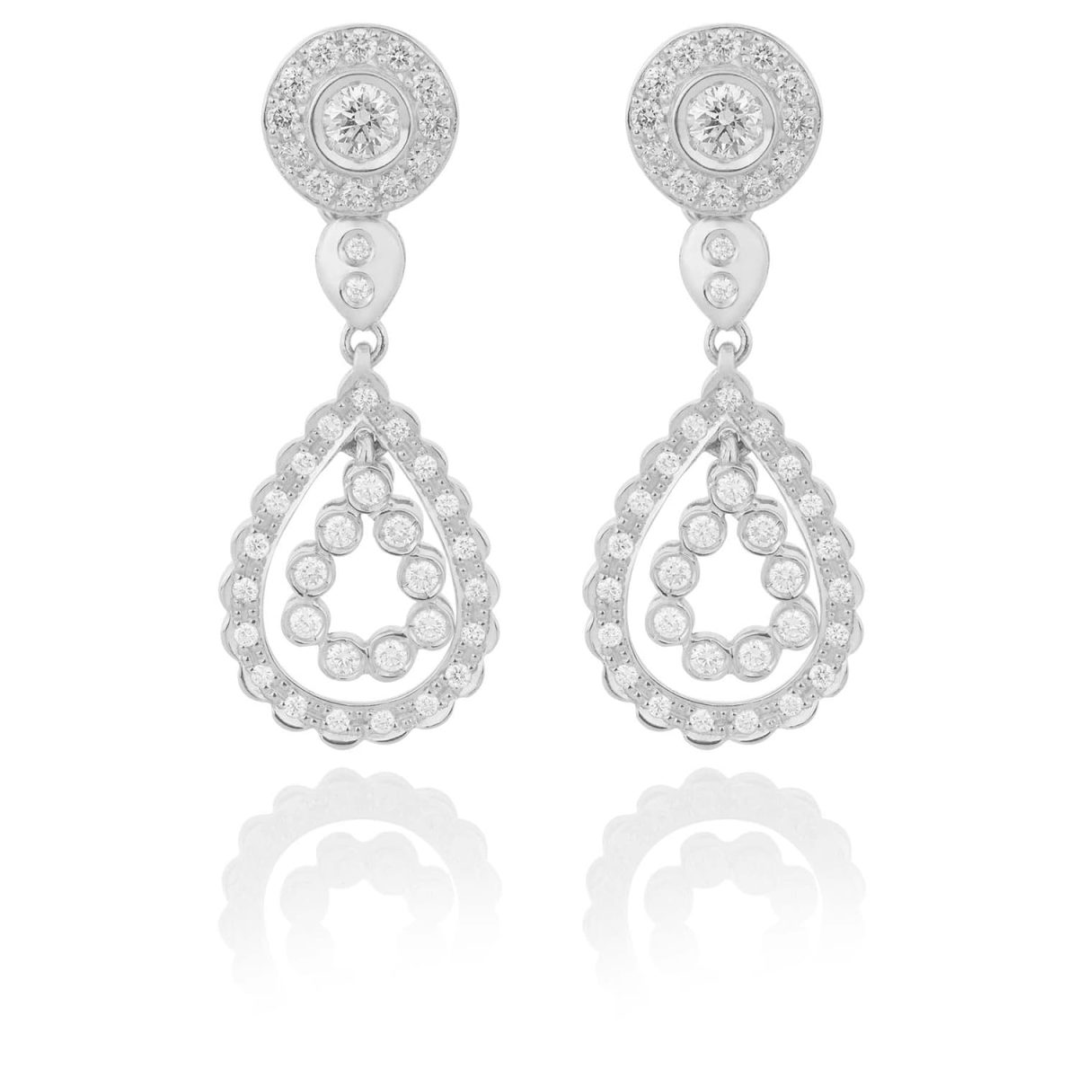 Pendientes Ensemble Pendientes de oro blanco de 18K compuestos de dos partes que nos ofrece una doble versión día-noche con 1,20ct de diamantes talla brillante.