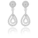 Pendientes Ensemble Pendientes de oro blanco de 18K compuestos de dos partes que nos ofrece una doble versión día-noche con 1,20ct de diamantes talla brillante.