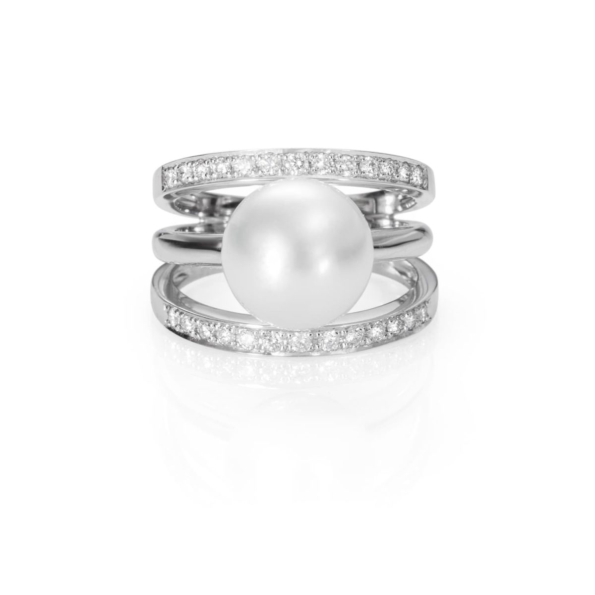 Anillo Pearl Anillo de oro blanco de 18K con 0,41ct de diamantes talla brillante y perla australiana.