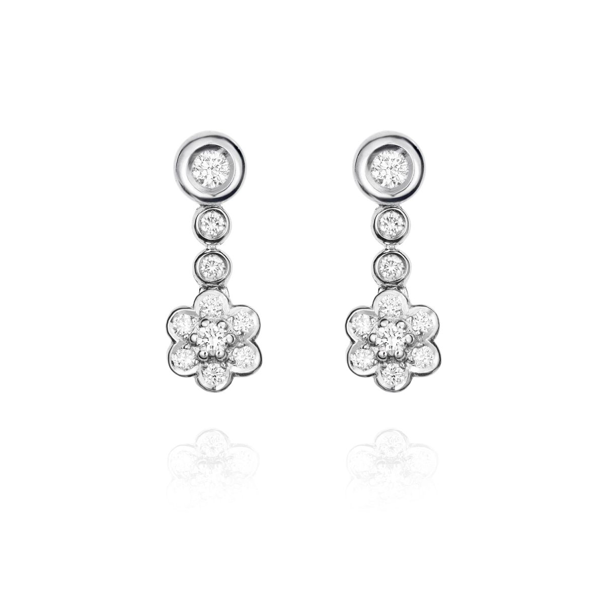 Pendientes NEW ENSEMBLE Pendientes de oro blanco de 18K compuestos de dos partes que nos ofrece una doble versión con 0,65ct de diamantes talla brillante.