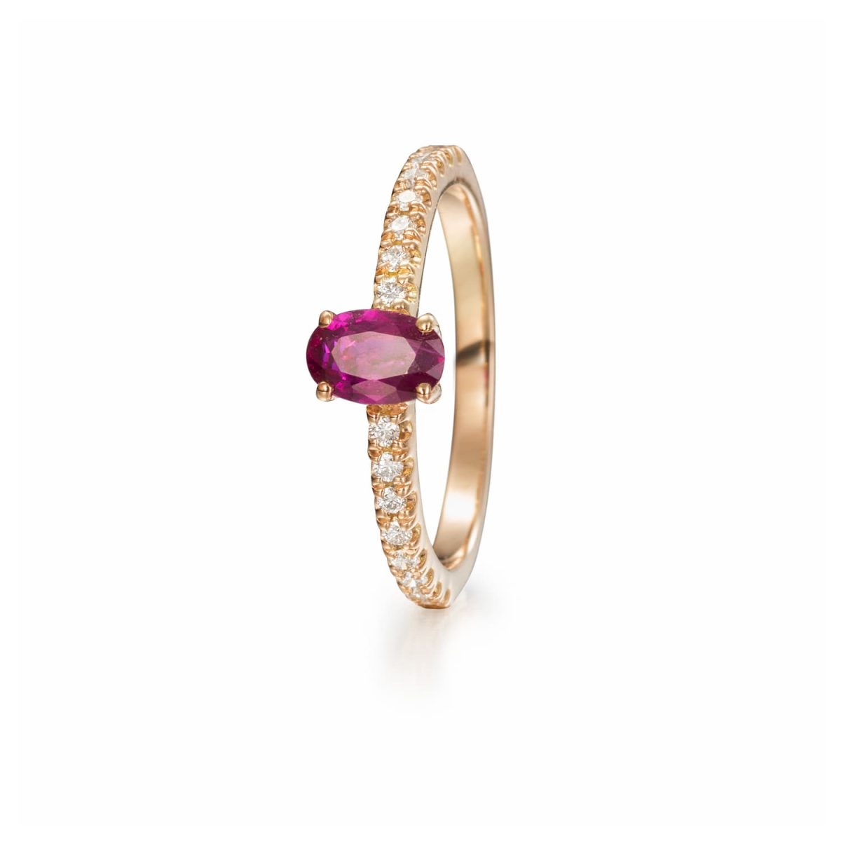 Anillo Tutti Frutti Capsule Collection Anillo de oro rosa de 18K con un rubí natural de 0,50ct talla oval adornado con 0,16ct de diamantes talla brillante.