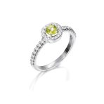 Anillo Wedding Colour Anillo de oro blanco de 18K adornado con 0,22ct de diamantes talla brillante y un peridoto natural de 0,26ct.