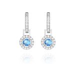 Pendientes Wedding Colour Pendientes de oro blanco de 18K, compuestos de dos partes que nos ofrecen una doble versión, adornados con 0,32ct de diamantes talla brillante y 0,64ct de topacios azules.