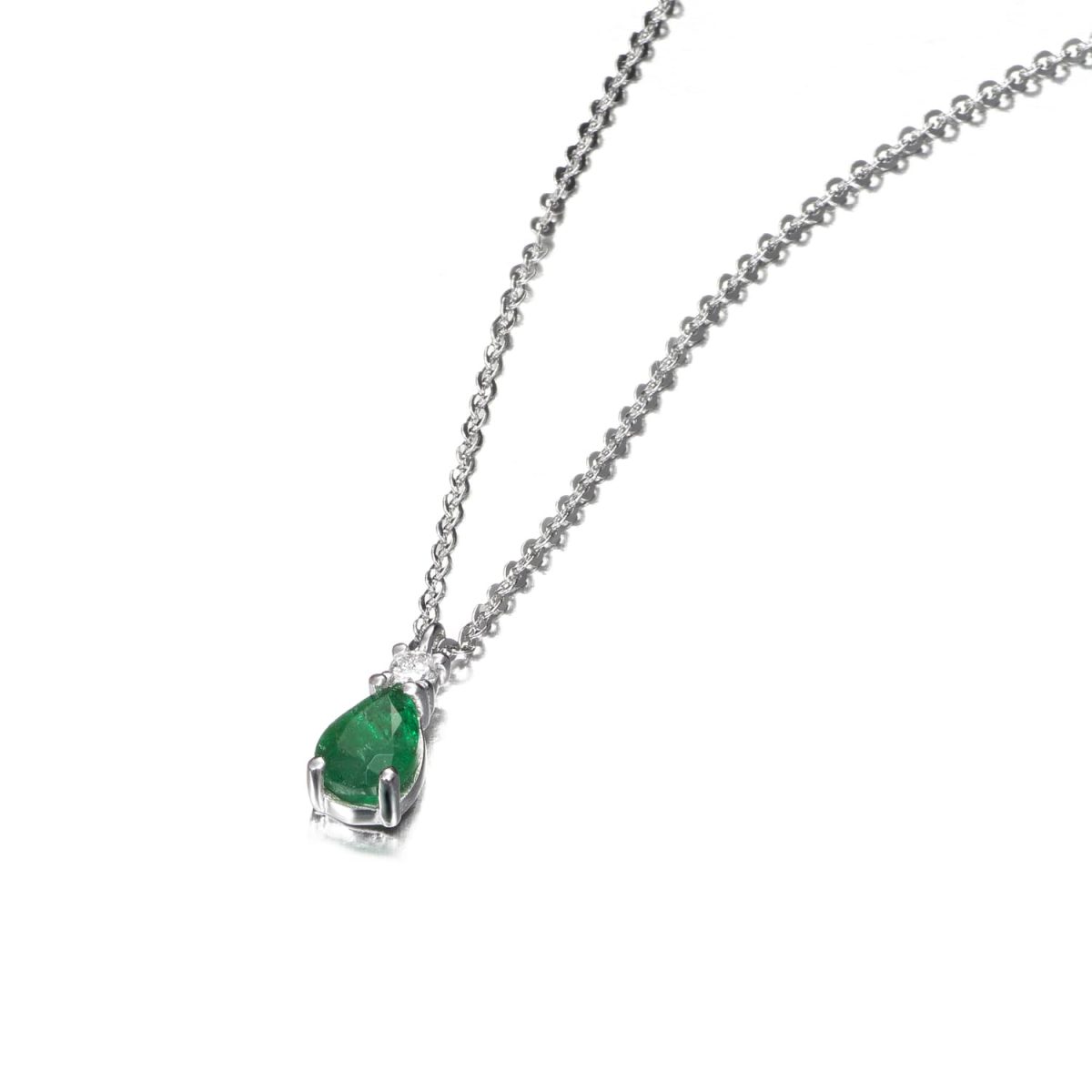 Collar Tussie - Mussie Collar de oro blanco de 18K con una esmeralda natural de 0,40ct de talla pera, adornado con 0,03ct de diamantes talla brillante.