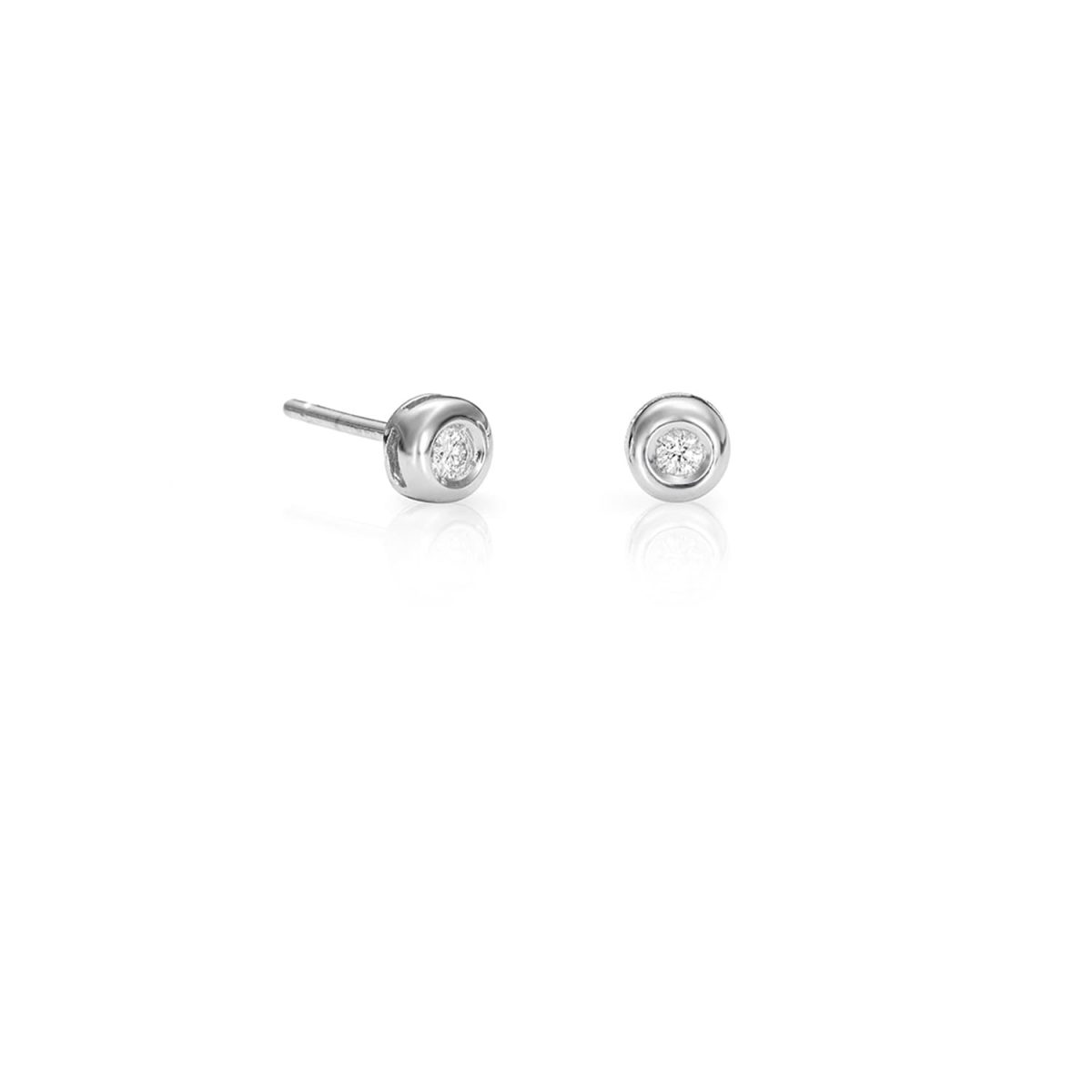 Pendientes Classic Pendientes de oro blanco de 18K adornados con 0,10ct de diamantes talla brillante.