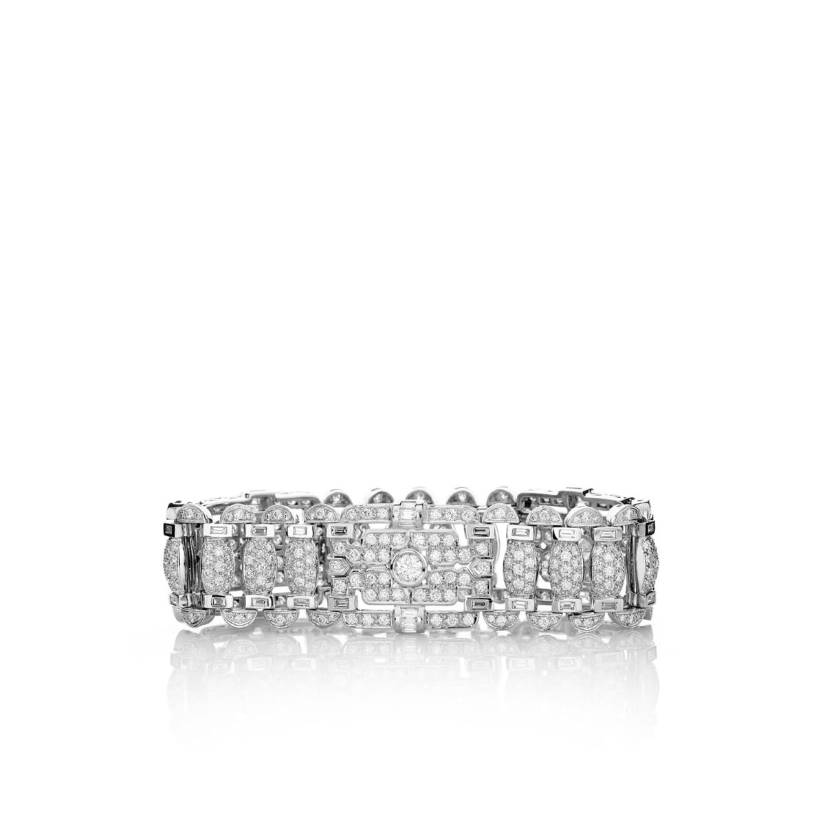 Pulsera Sole Pulsera de oro blanco de 18K adornada con 11,53ct de diamantes talla brillante y 3,48ct de diamantes talla baguette.