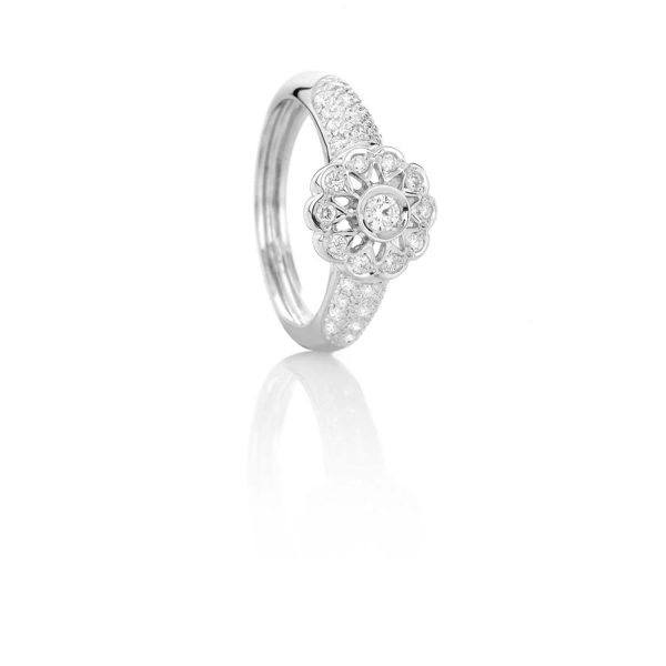 Anillo Wedding Anillo de oro blanco de 18K adornado con 0,50ct de diamantes talla brillante.