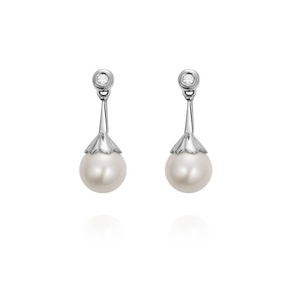 Pendientes Pearl Pendientes de oro blanco de 18K adornados con 0,08ct de diamantes talla brillante y una pareja de perlas cultivadas.
