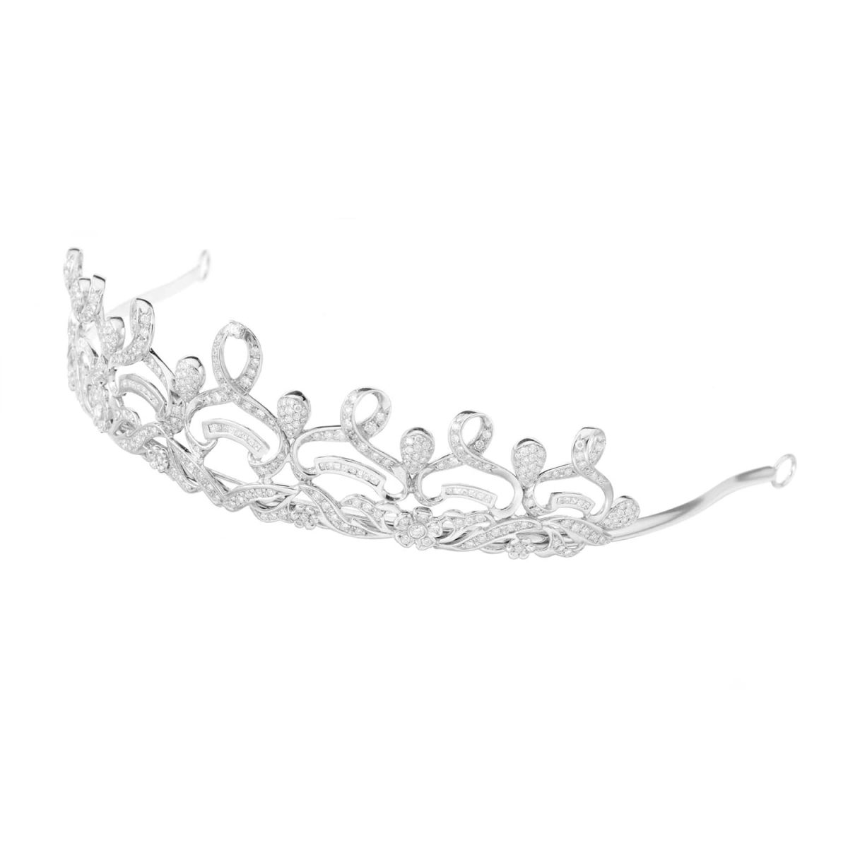 Diadema Infinite Diadema de oro blanco de 18K adornada con 5,95ct de diamantes talla brillante y 1,15ct de diamantes talla princesa.