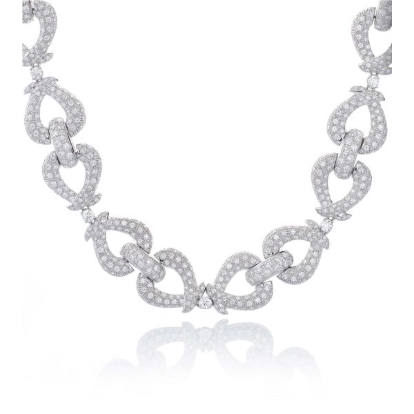 Collar Morango Collar de oro blanco de 18K adornado con 25,30ct de diamantes talla brillante.