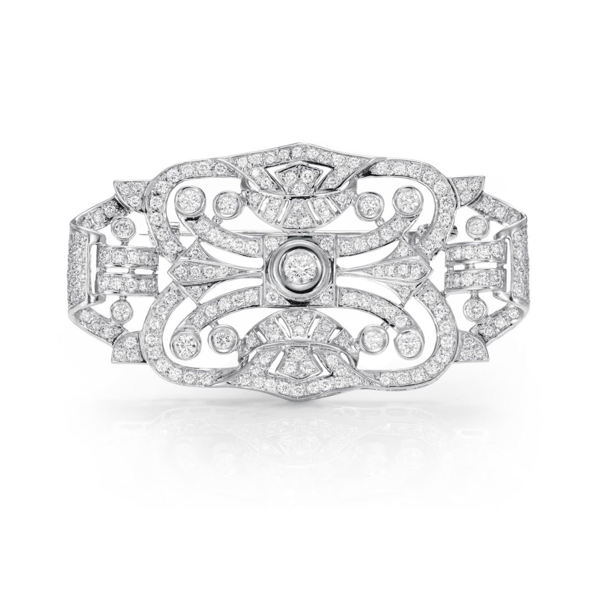 Broche Unique Broche de estilo Art Decó de oro blanco de 18K adornado con 6,80ct de diamantes talla brillante.