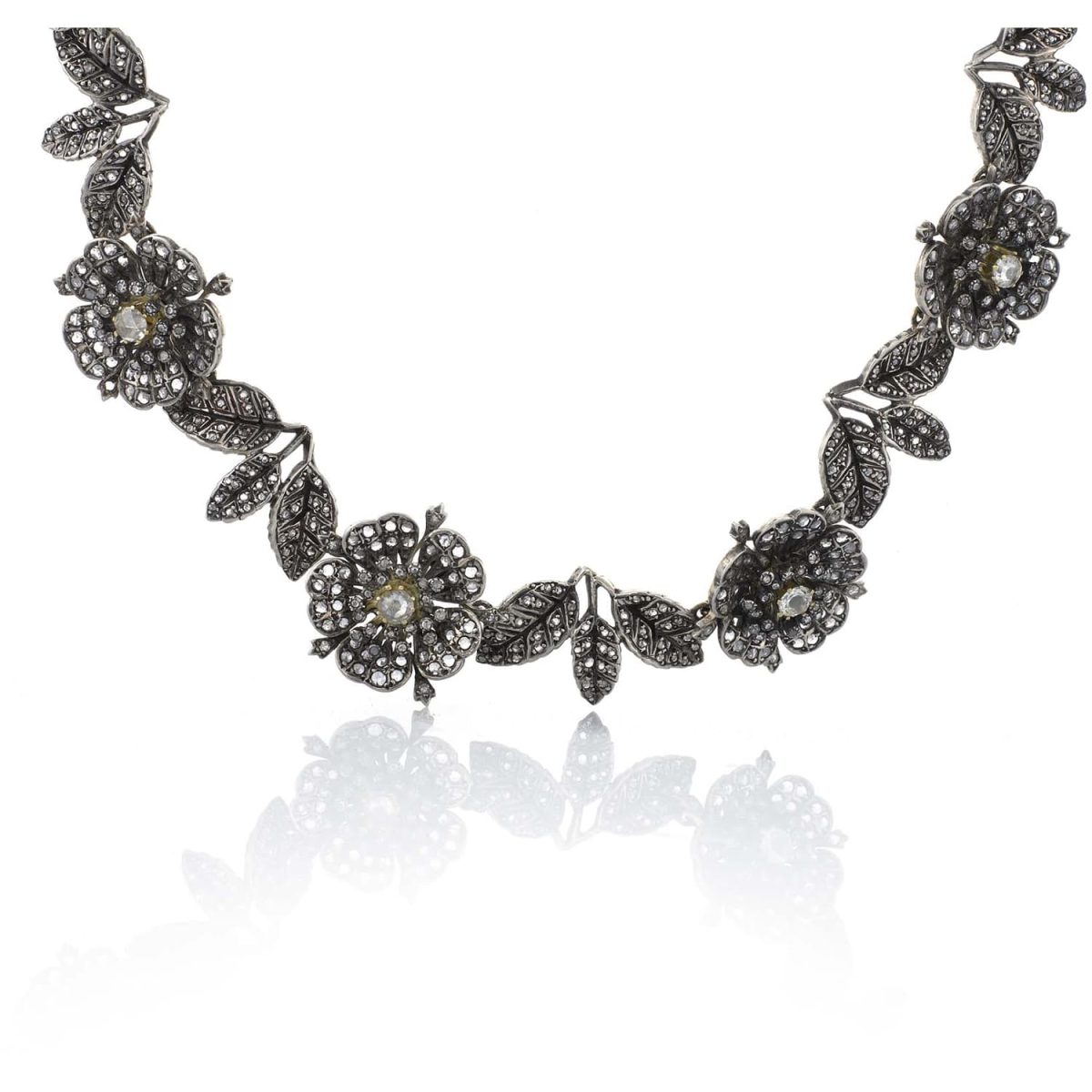 Collar Remember Collar de oro amarillo de 18K con vista de plata envejecida adornado con 11,75ct de diamantes talla antigua .