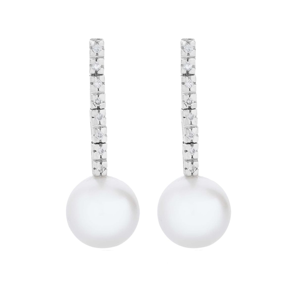 Pendientes Pearl Pendientes de oro blanco de 18K adornados con 0,18ct de diamantes talla brillante y una pareja de perlas cultivadas.