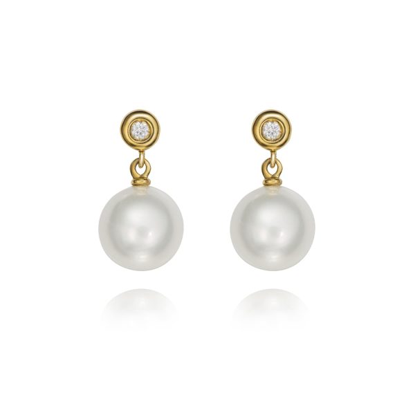 Earrings New PEARL - GAYUBO — Home Of Classic Jewelry 18K yellow gold earrings decorated with 0,08ct of brilliant cut diamonds and a pair of cultivated pearls.